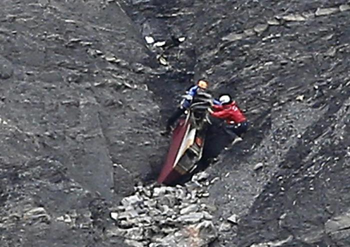 Disastro Germanwings, tutti i segreti delle scatole nere - la Repubblica