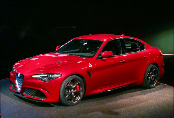 Alfa Romeo Giulia Estrema, ma sempre rispettosa della natura - La Prova di  ANSA Motori 