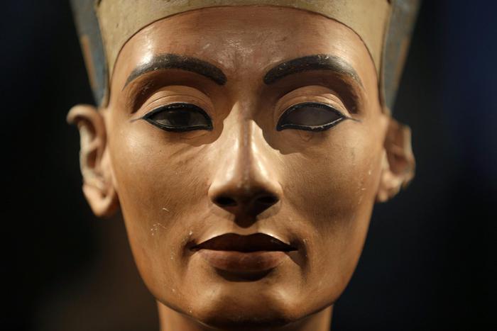 scultura di Nefertiti