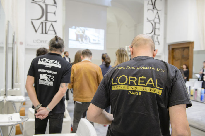 Mercedes, Classe B Next debutta all'Accademia L'Oreal - Attualità 