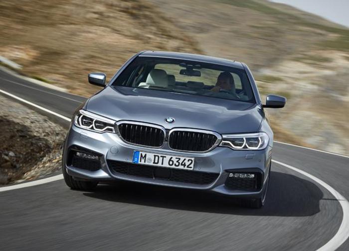 BMW nuova Serie 5, più leggera e completamente interconnessa 