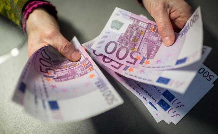 Spesa con banconote 500 euro false da Medio Oriente, 3 denunce
