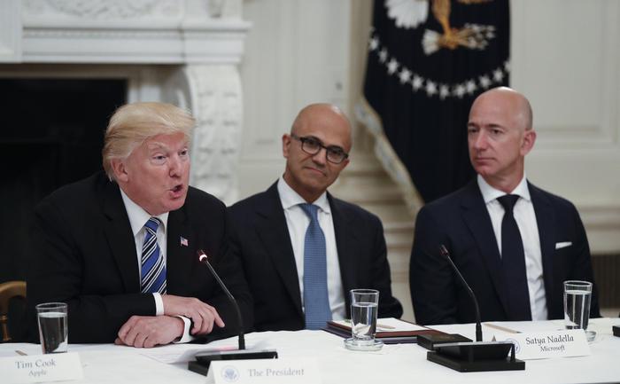 Amazon dona 1 milione di dollari per l'insediamento di Trump