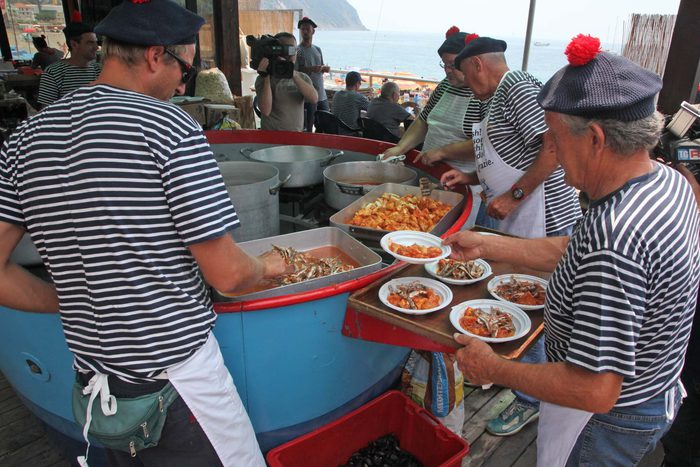 Torna La Sagra Del Bagnun Con 500 Kg Di Acciughe Liguria Ansa It