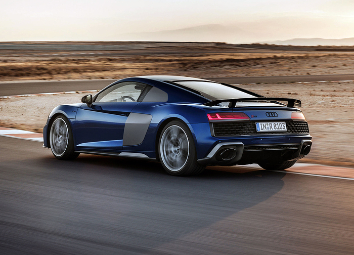 Audi R8 nuova generazione: come gustarsi sulla strada il profumo delle corse