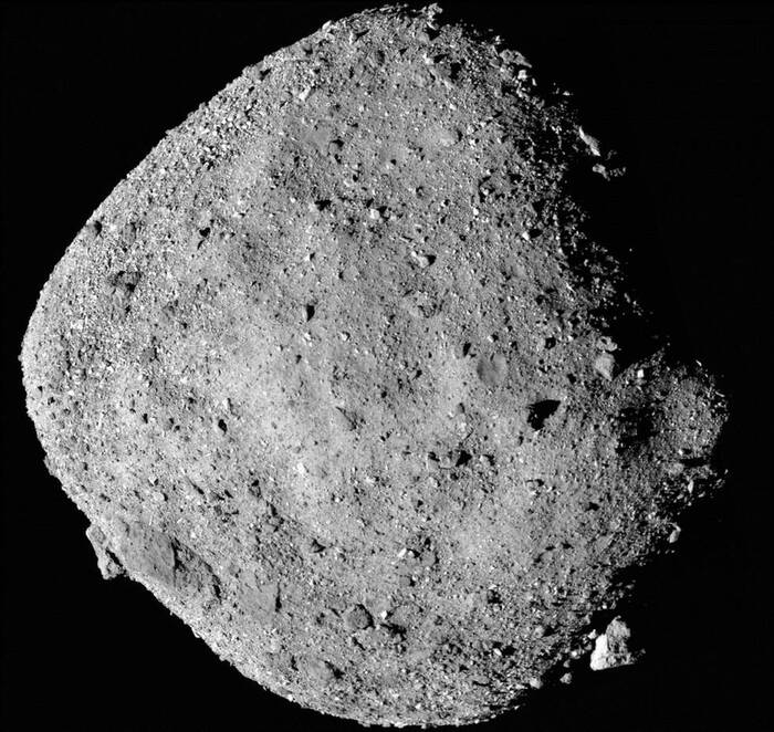 Trovati i mattoni della vita nei campioni dell'asteroide Bennu