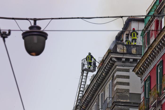 Incendio A Napoli, Morta Una Anziana - Notizie - Ansa.it