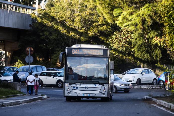 Trasporto pubblico locale a Roma, novità per gli autobus di periferia: l’annuncio dell’Assessore Patanè