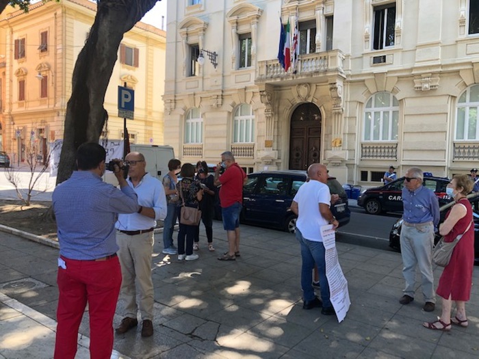 Sit-in Al Tar Contro Ampliamento Fabbrica Bombe Domusnovas - Notizie ...