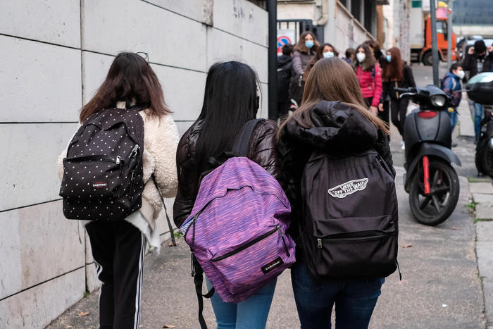 Educazione civica, studenti italiani preparati,ragazze più brave