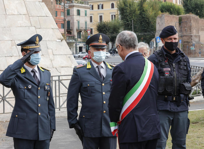 Gualtieri, il debutto in fascia tricolore e il rebus Giunta: la settima  calda del neo sindaco
