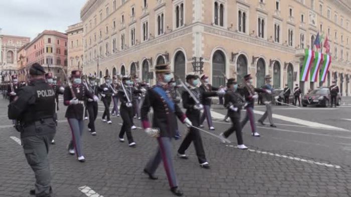 4 Novembre, Mattarella Depone Una Corona D'alloro All'Altare Della ...