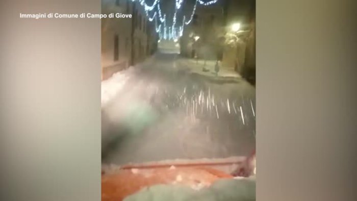 Tormenta Di Neve A Campo Di Giove Lo Spazzaneve In Azione Italia