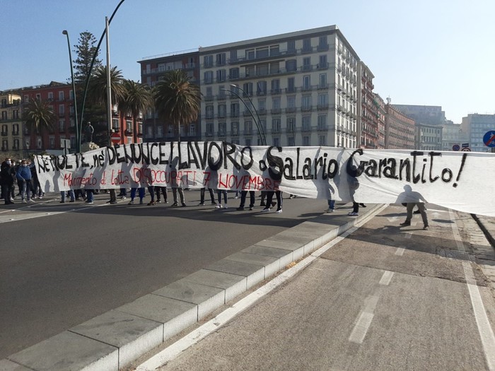 Lavoro: A Napoli Protesta Disoccupati, Blocco Stradale - Notizie - Ansa.it