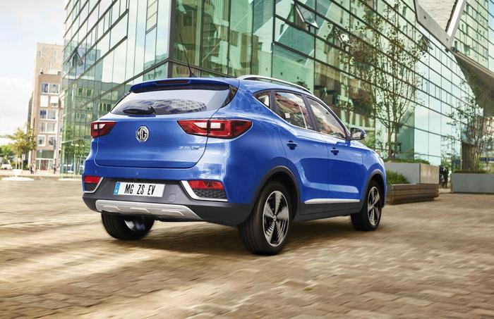 MG ZS benzina e Marvel R, il primo contatto: che rapporto qu