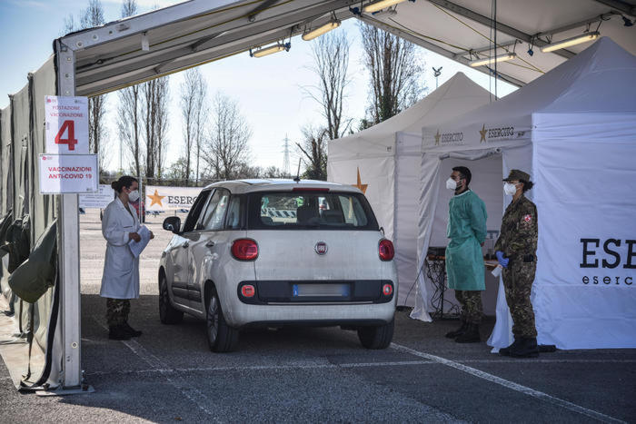 Covid Apre A Trento Il Drive Through Vaccinale Notizie Ansa It