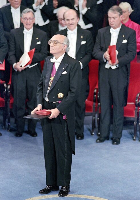 CriticaLetteraria: Il primo romanzo del premio Nobel portoghese, finora  inedito: Saramago prima di Saramago in La vedova