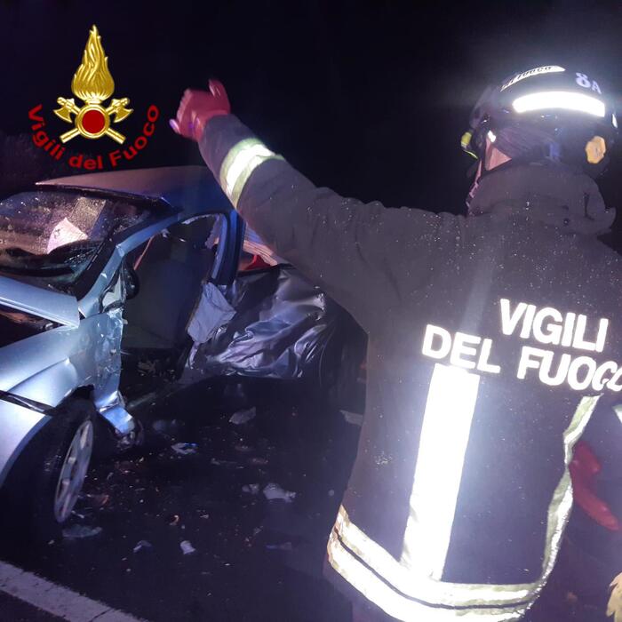 Incidenti Stradali Scontro Auto Tir Donna Gravissima Notizie Ansa It