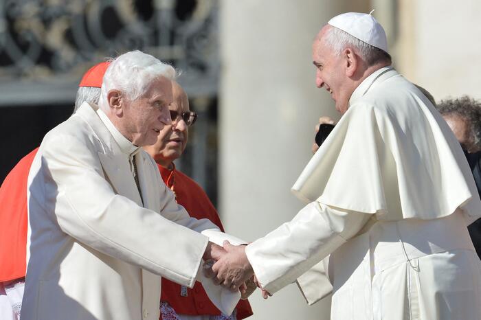 Påven emeritus Benedictus XVI dör, begravning den 5 januari – DIRET …