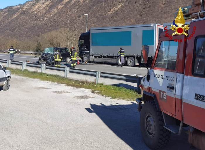 Incidenti Stradali: Auto Contro Camion, Muore 61enne - Notizie - Ansa.it