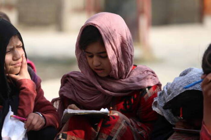 Afghanistan: Taliban close secondary schools for girls