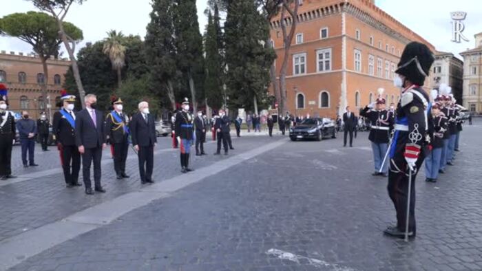 25 Aprile, Mattarella Depone Una Corona D'alloro All'Altare Della ...