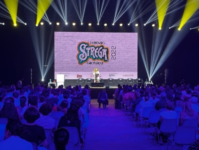 Premio Strega Giovani 2022, gli studenti scelgono Niente di vero di  Veronica Raimo - Open