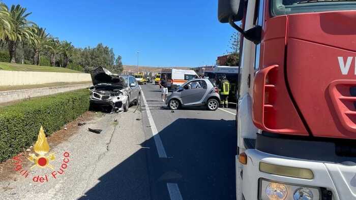 Incidenti Stradali: Scontro Sulla Ss 106 A Crotone, Un Morto - Notizie ...