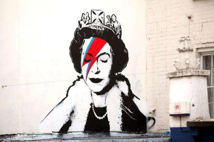 queen elizabeth banksy