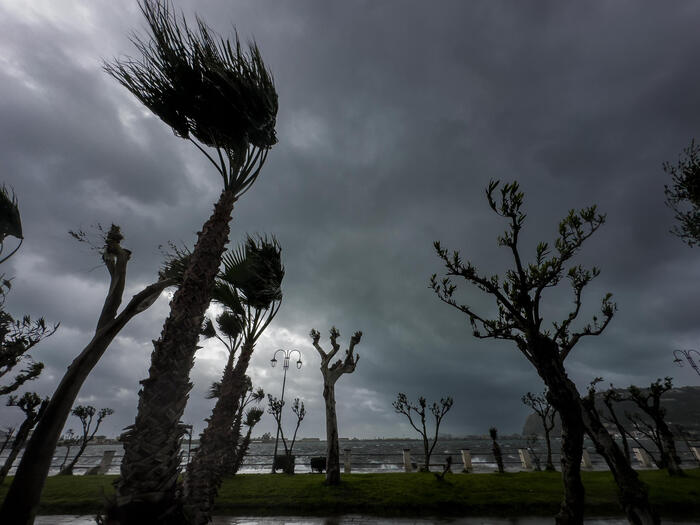 Maltempo: Forte Vento E Mare Agitato, Allerta In Campania - Notizie ...