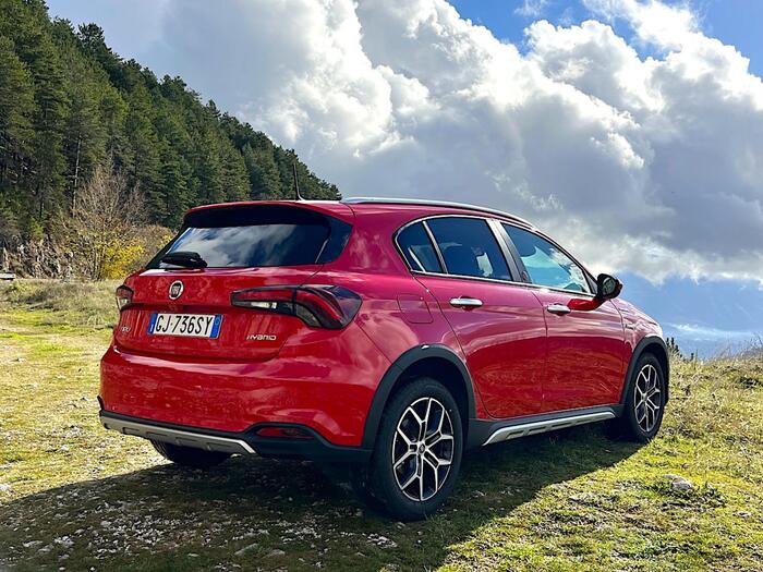 Fiat Tipo Cross Hybrid Red Foto Ansa It