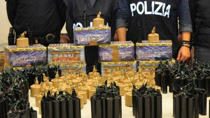 Botti Illegali, A Torino 2 Arresti E Sequestri Per 1.000 Kg - Notizie ...