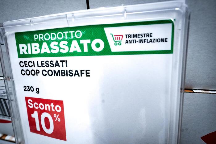 Carrello anti-inflazione al via: da Coop a Esselunga e Carrefour, i prodotti  e gli sconti (fino al 20%)