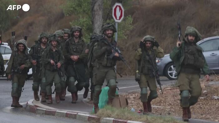 Israele, Truppe Schierate Vicino Al Confine Settentrionale Con Il ...