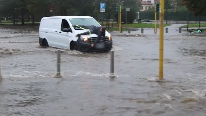 Maltempo, Forti Piogge Nella Notte A Milano: Esonda Il Seveso - Italia ...