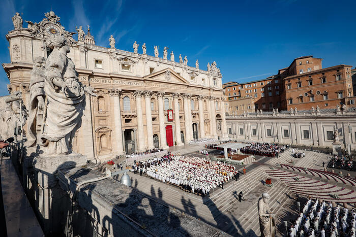 Holy See approves blessings for same-sex couples