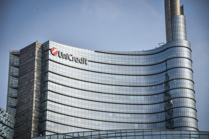 Unicredit compra il 4,5% di Commerzbank per 702 milioni – Notizie – Ansa.it