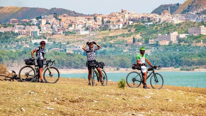 Il periplo della Sicilia in bicicletta - Giovanni Guarneri - Libro -  Mondadori Store