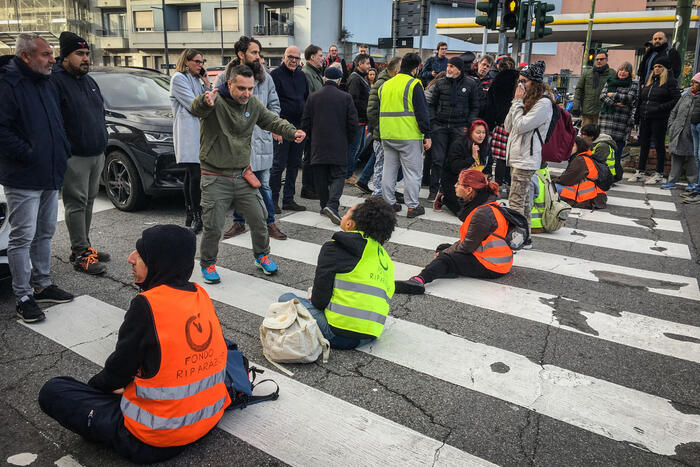 Climate activists get 6 mts for blocking Bologna ring road