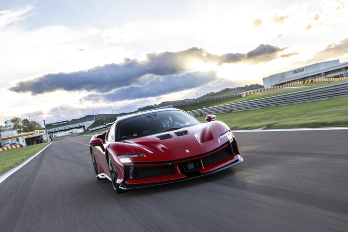 Ferrari SF90XX Stradale sets lap record for homologated cars - Mondo ...