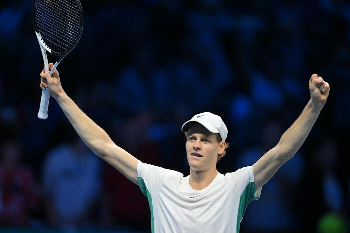 Jannik Sinner: Italian Wins Semifinals and Competes for Undefeated Maxi-Prize at ATP Finals