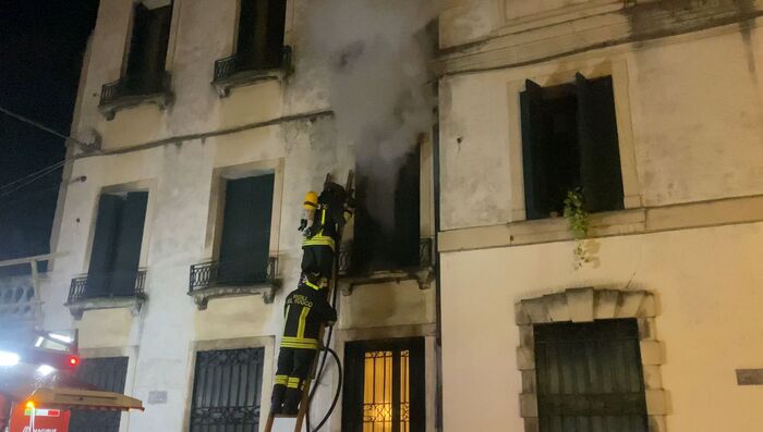 Incendio palazzo centro storico Padova, 2 persone intossicate – Notizie