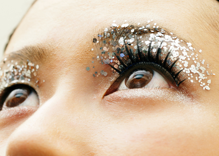 Make up a tutto glitter, dall'adolescenza alla maturità i consigli per un  trucco scintillante - Beauty e Fitness 