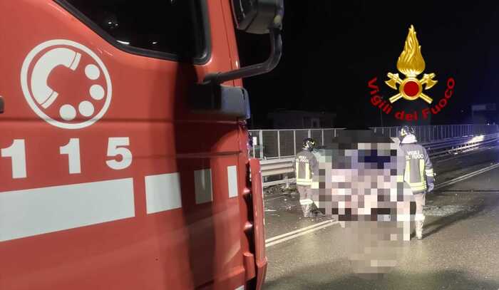 Scontro Frontale Tra 2 Auto Nel Fiorentino, 3 Morti - Notizie - Ansa.it