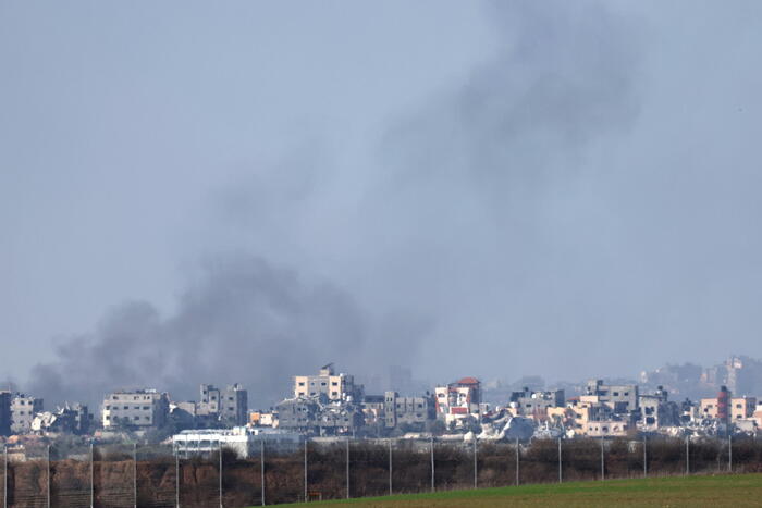 Gaza, media: 17 morti in raid su Deir al-Balah e Jabalia