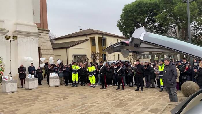 Funerali Giulia L Ultimo Saluto A Saonara Tra Gli Applausi Della Folla