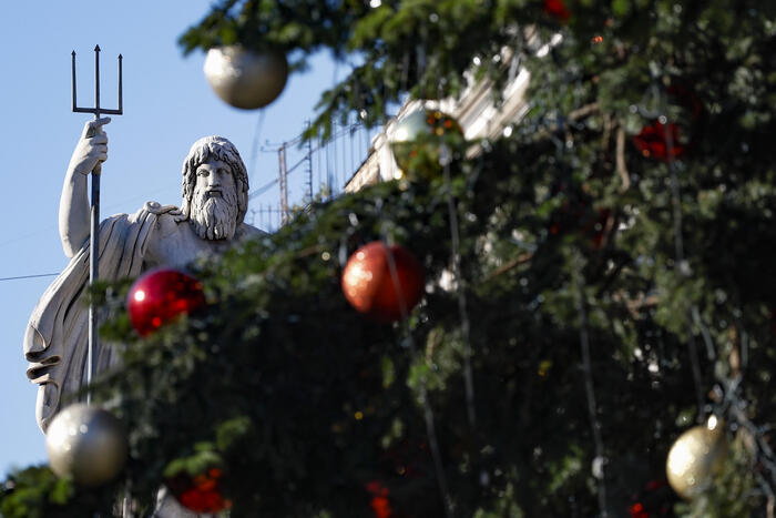 Confesercenti, konsumtionen återhämtar sig, för julklappar +13% – Nyheter