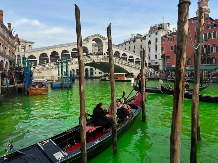 Climate protesters turn Venice Grand Canal green