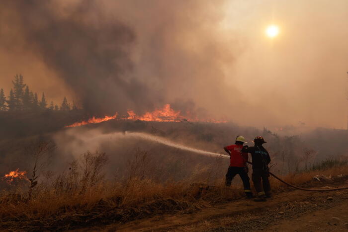 Cile: allarme incendi, aumentano i focolai - America Latina - ANSA