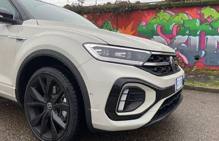 La Volkswagen T-Roc è più 'cattiva' in versione R-Line - La Prova di ANSA  Motori 